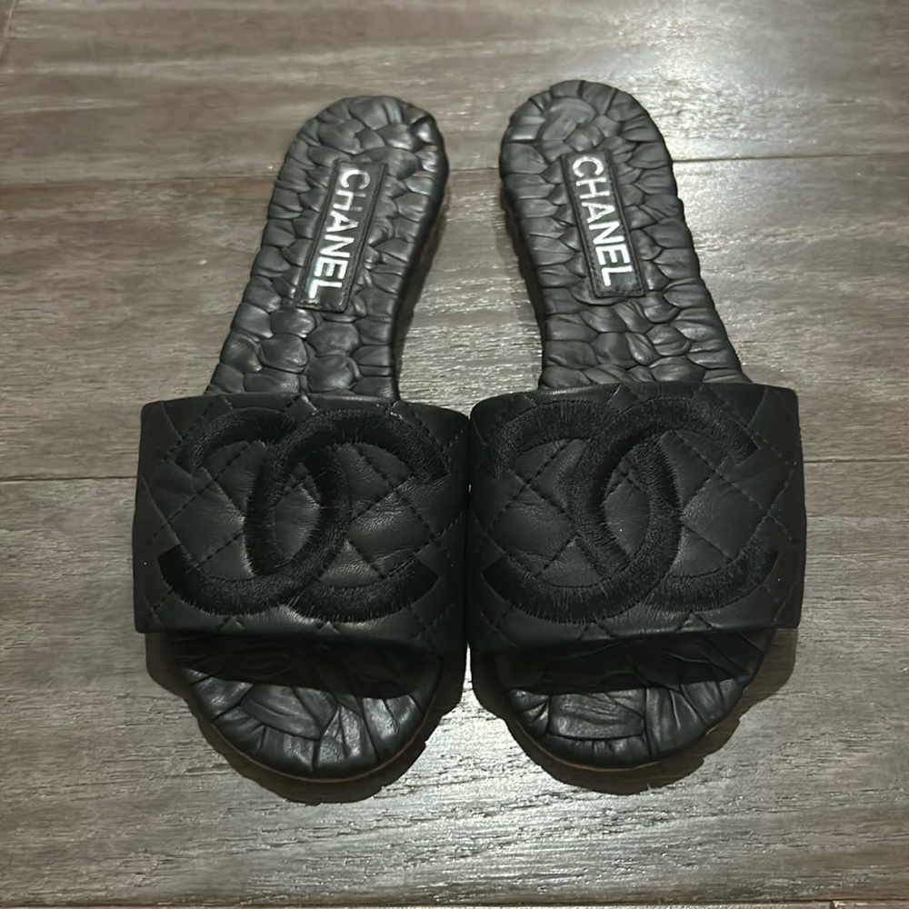 CHANEL Black Leather CC Logo Slide